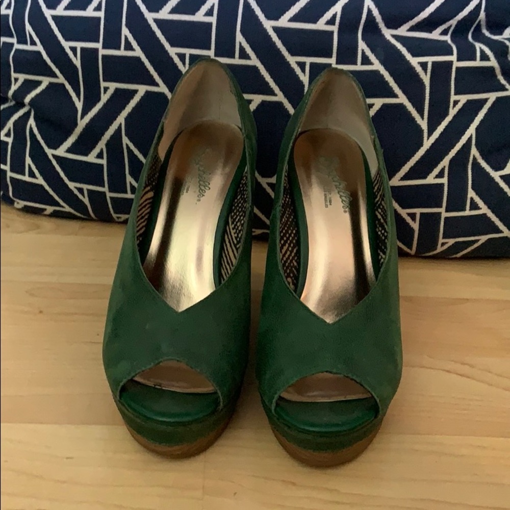 Seychelles Peak-a-Boo Wedges Size 6.5